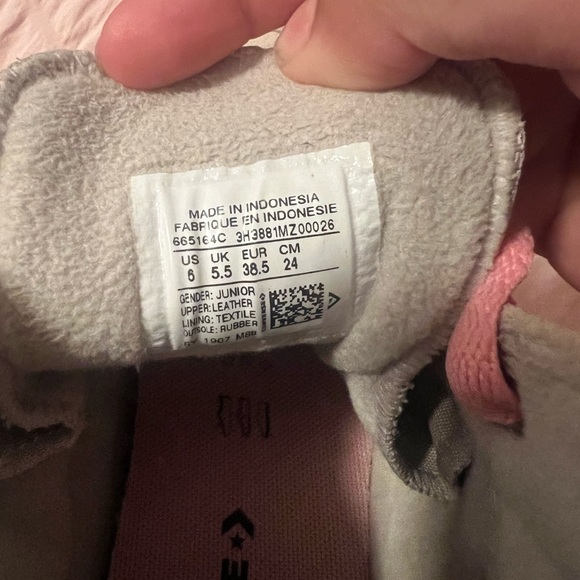 Suede Cream and Pink Converse women’s size 6 - Picture 7 of 7